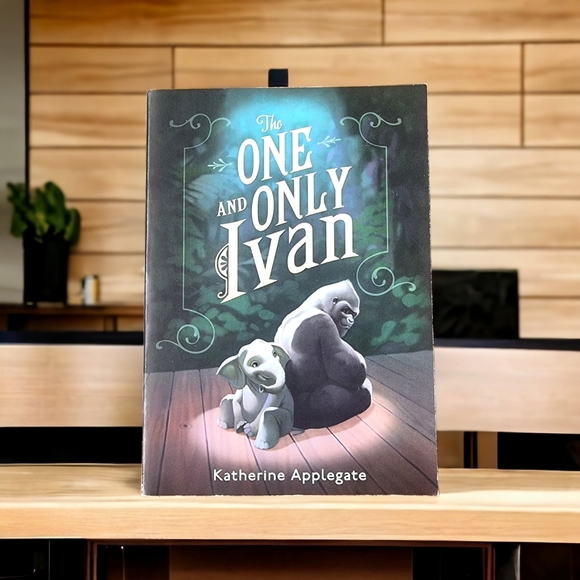 🌟3/$30 Sale!Mix & Match🌟 The One And Only Ivan by Katherine Applegate Book - Picture 1 of 3